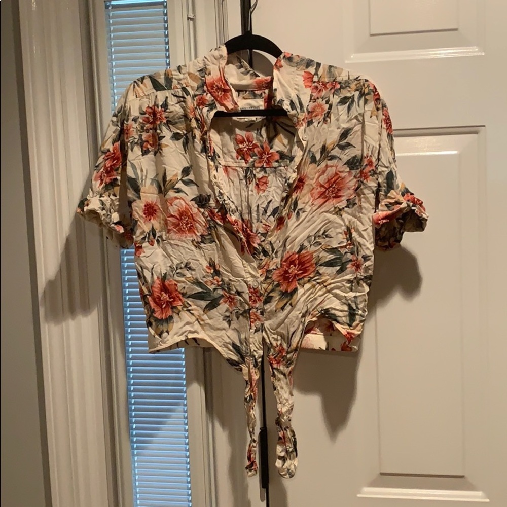 American Eagle tie shirt